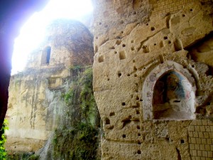 crypta_neapolitana_niche_tomba_di_virgilio