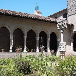 Trie cloister